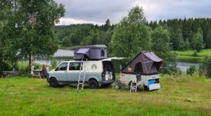 wild kamperen in noorwegen met de daktent en daktent trailer